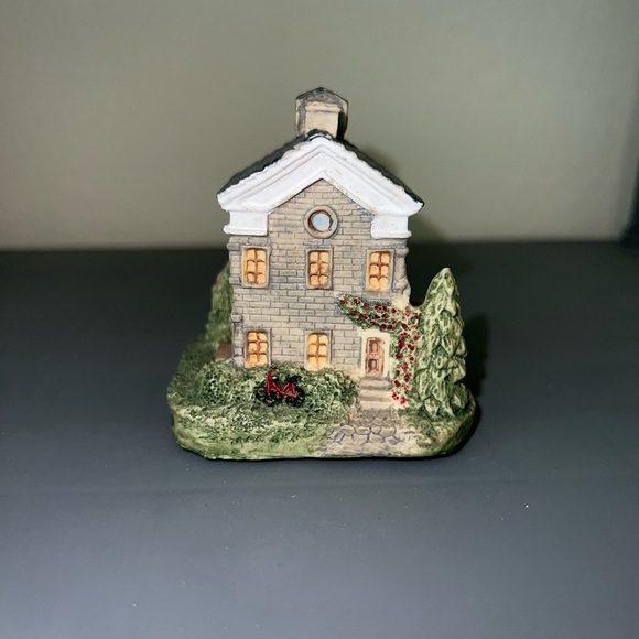 Miniature Stone School Figurine - Picture 4 of 7